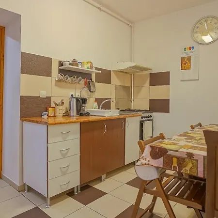 Simon Apartment *